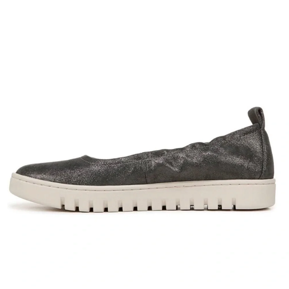 Vionic Uptown Leather Ballet Flat Round Toe Slip On in Gray Size 6